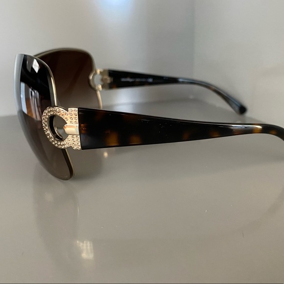 Authentic - Salvatore Ferragamo Sunglasses - Picture 11 of 13